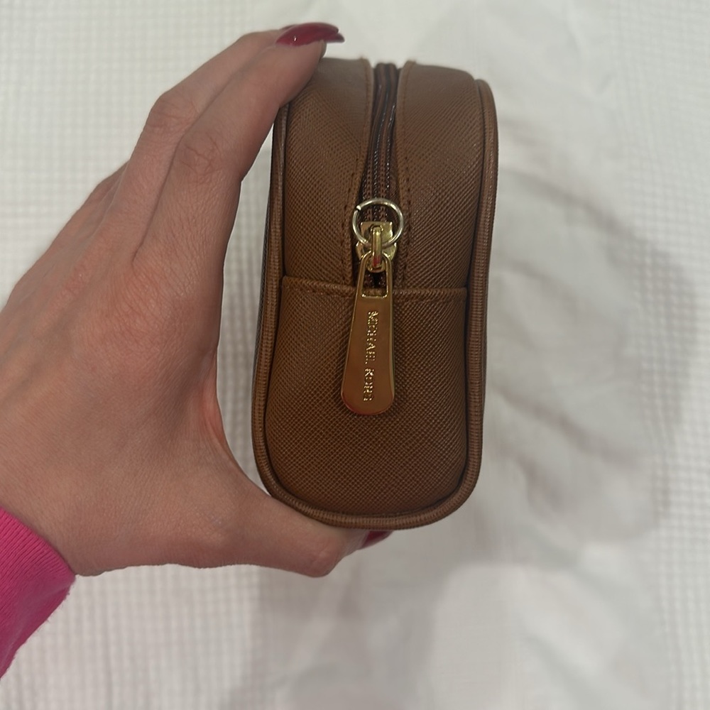 Michael Kors tan bag - Picture 3 of 7